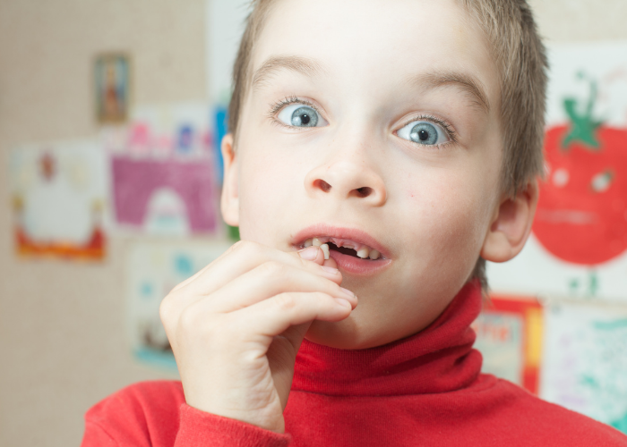 سقوط الأسنان اللبنية في عمر أربع سنوات ما هو موعد سقوط الأسنان اللبنية بوست ماكس